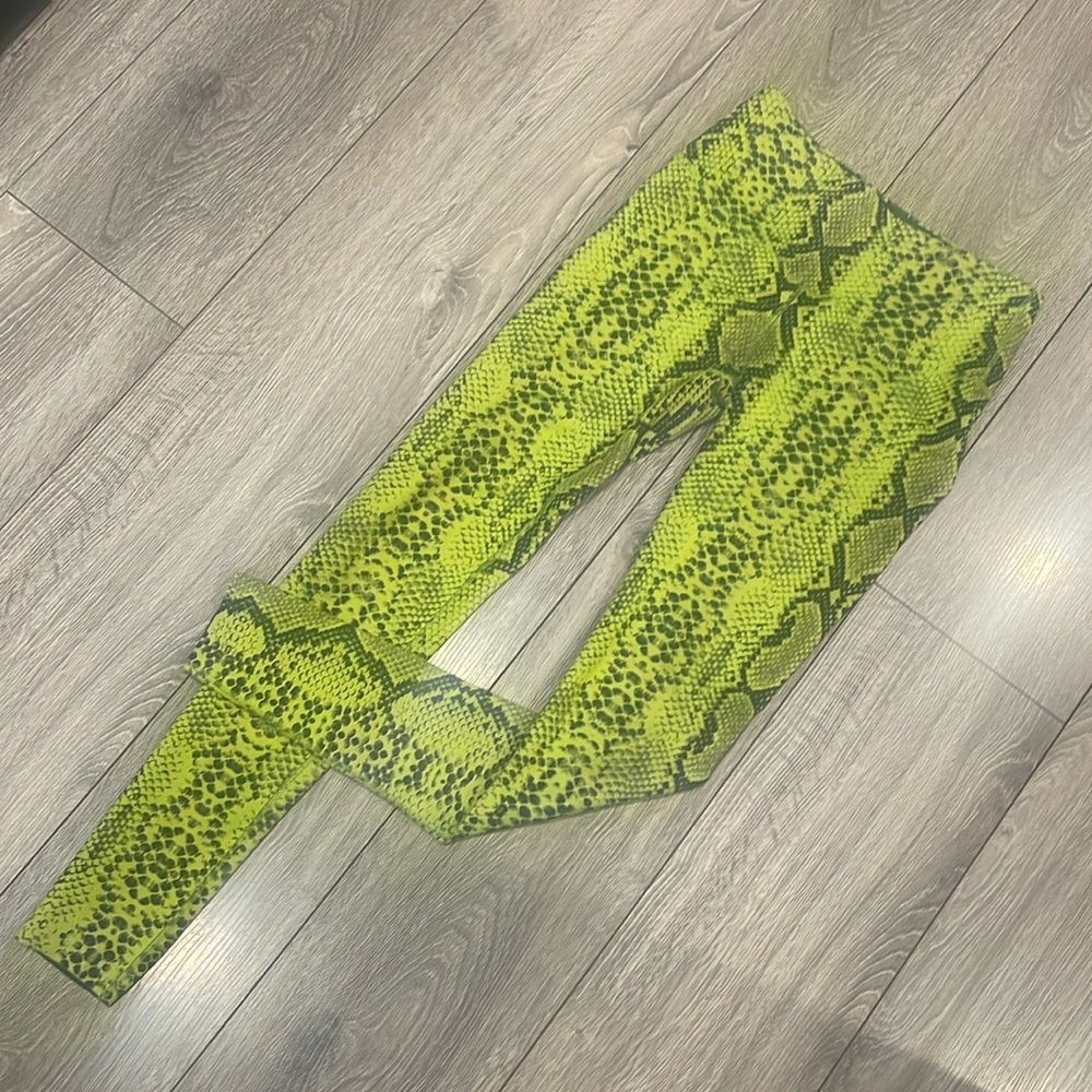 Noli Yoga neon green snake print leggings